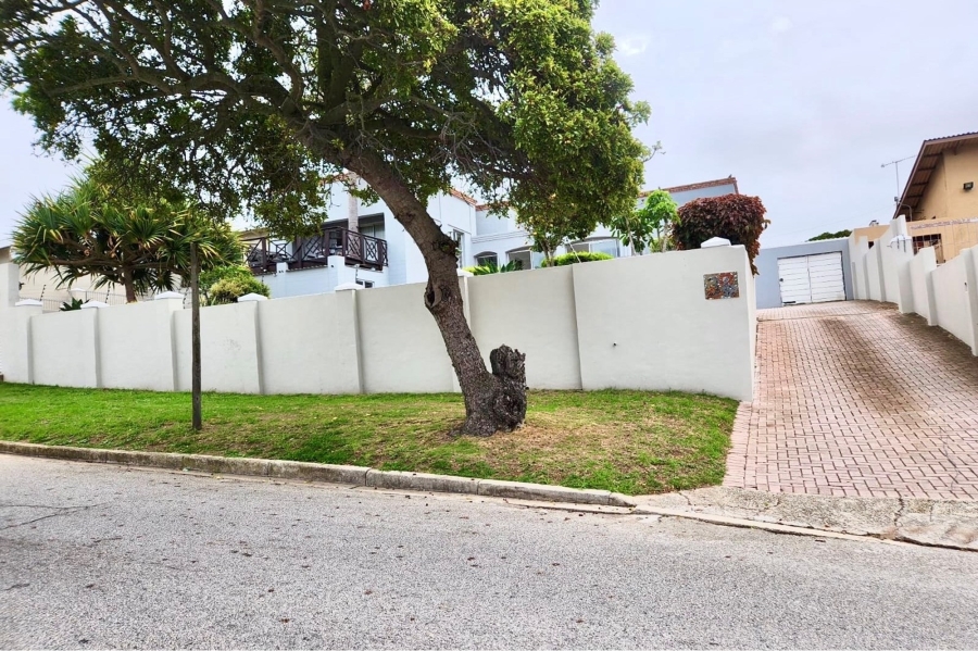 To Let 5 Bedroom Property for Rent in Perridgevale Eastern Cape
